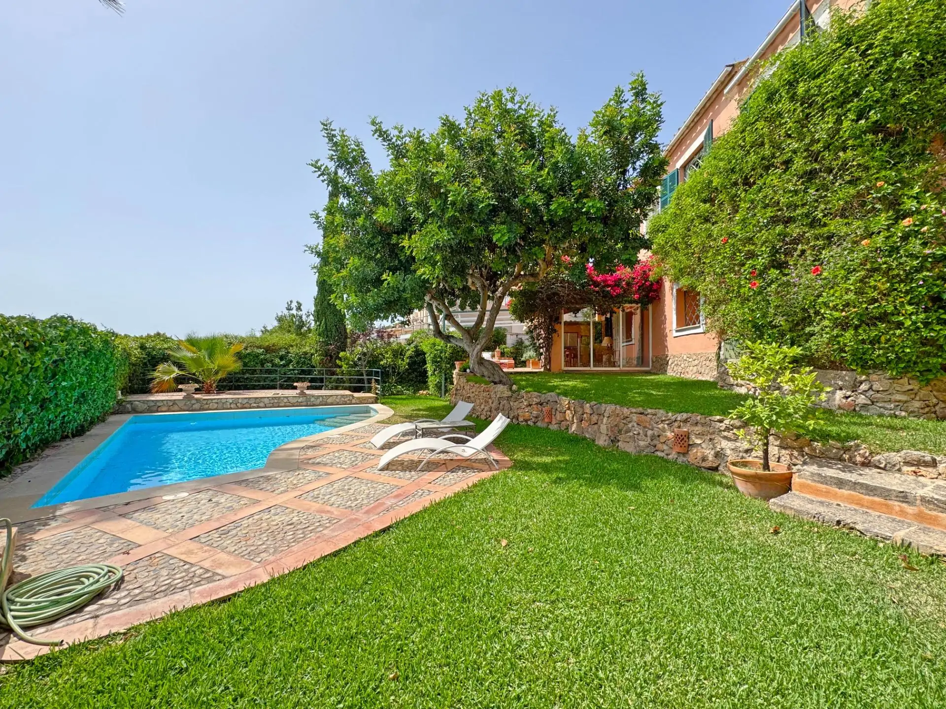 Encantadora Casa Mediterr&aacute;nea con Vistas al Mar en G&eacute;nova