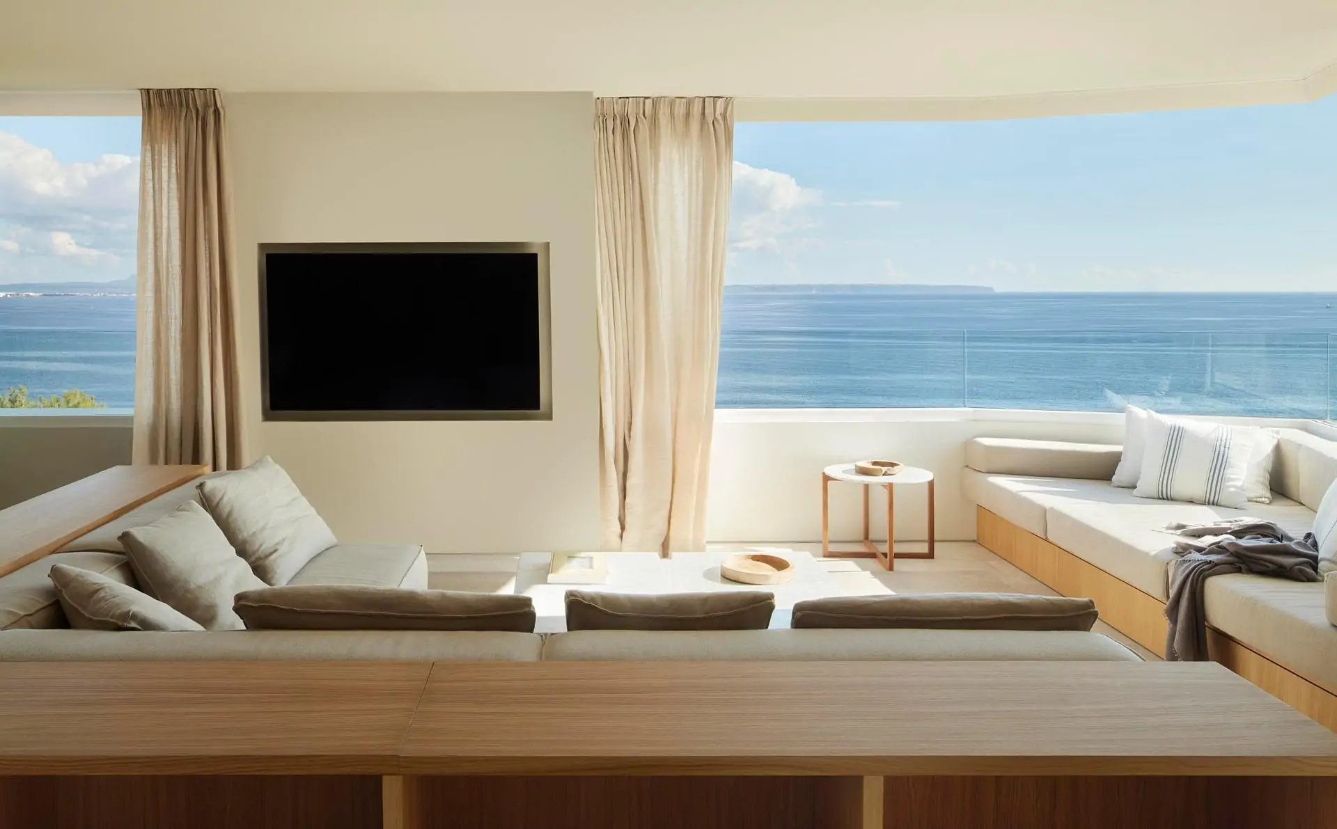 Espectacular apartamenteo  en exlusiva en primera l&iacute;nea con acceso directo al mar en Illeta.