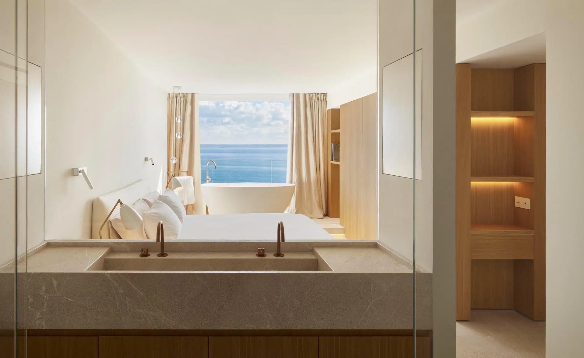 Espectacular apartamenteo  en exlusiva en primera l&iacute;nea con acceso directo al mar en Illeta.