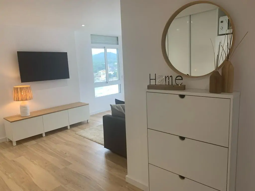 Exclusivo piso reformado en Peguera con terraza y acceso directo a la playa