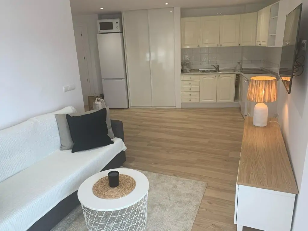 Exclusivo piso reformado en Peguera con terraza y acceso directo a la playa