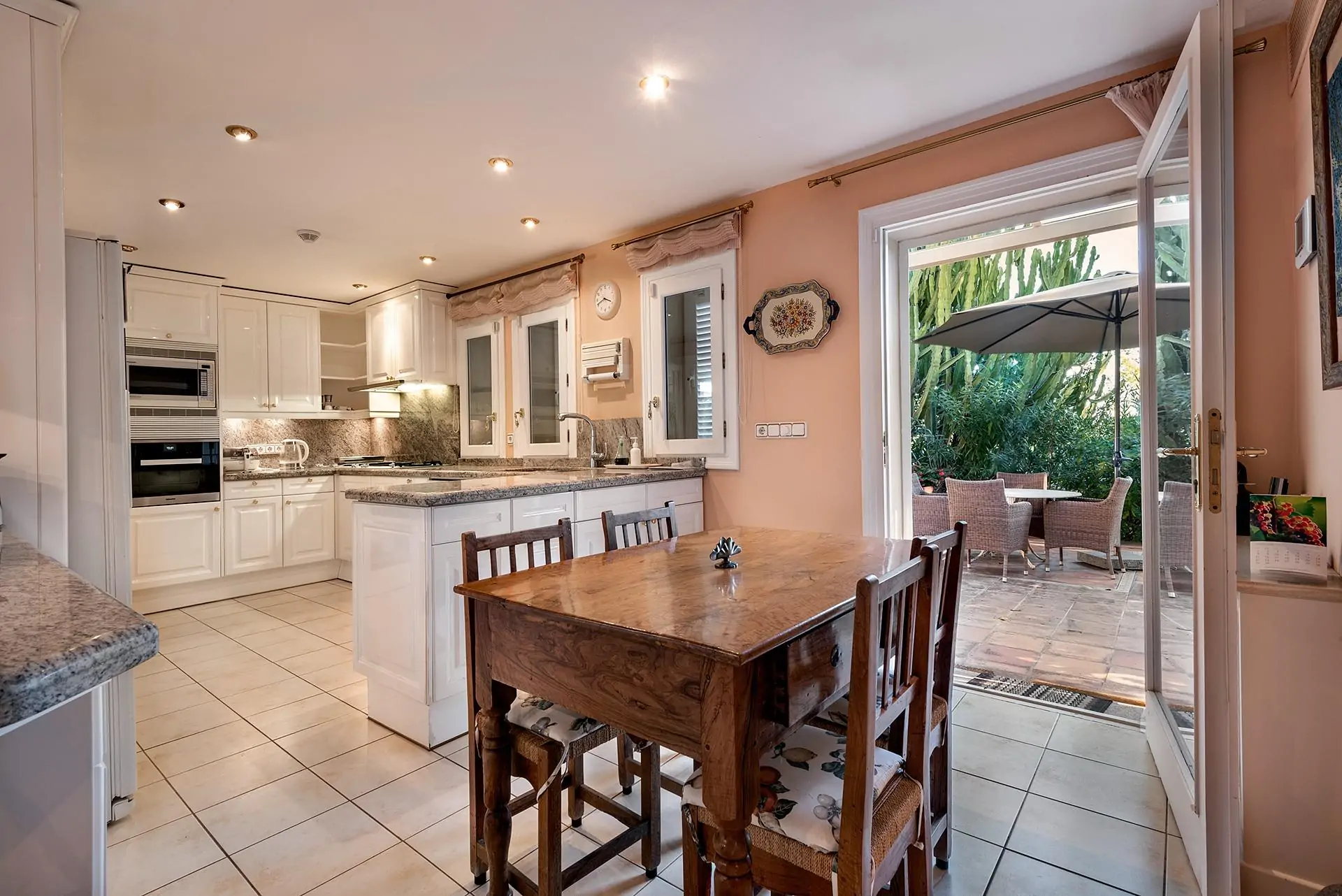 Villa exclusiva en zona tranquila de Son Vida, con vistas a la bahía de Palma