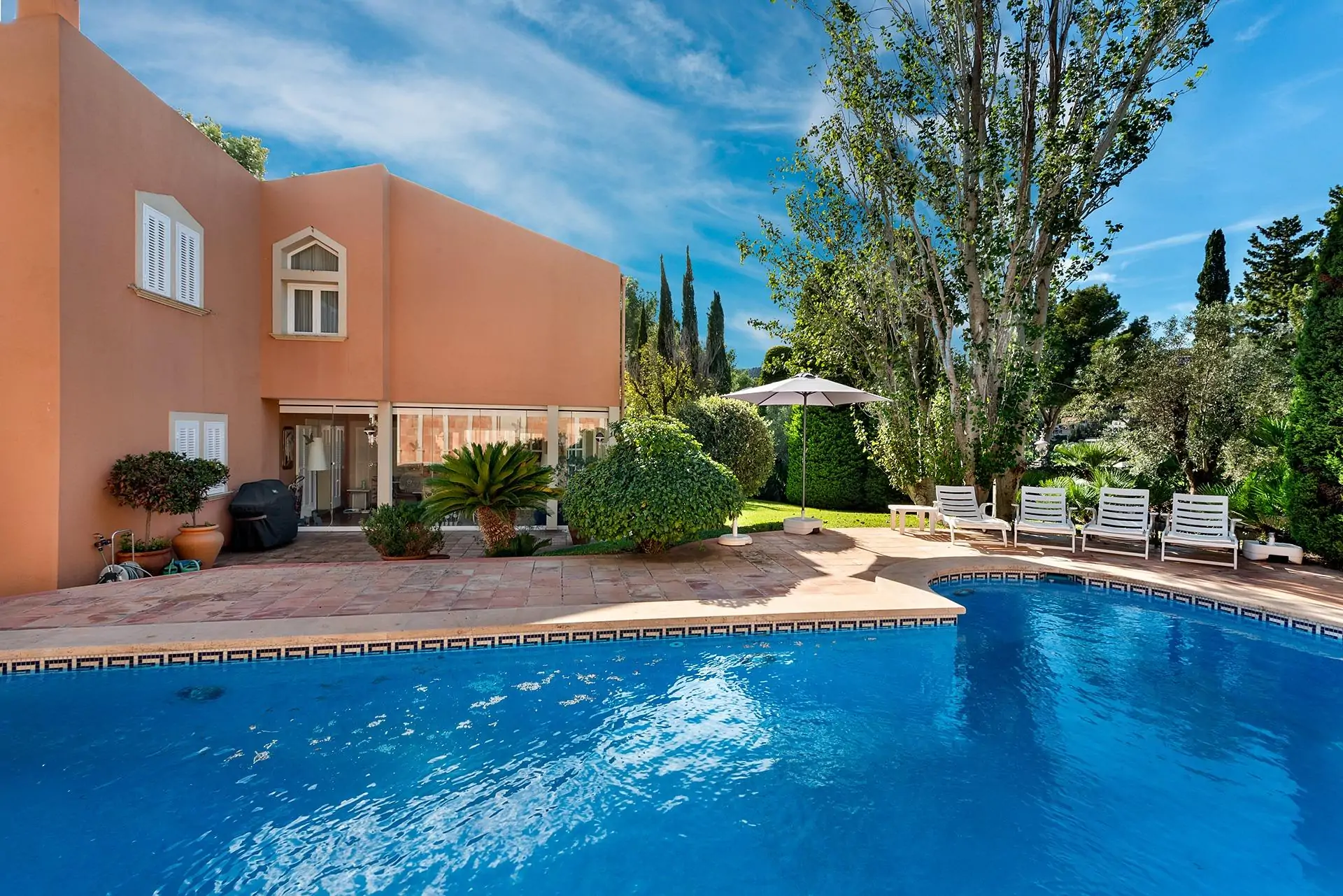 Villa exclusiva en zona tranquila de Son Vida, con vistas a la bahía de Palma