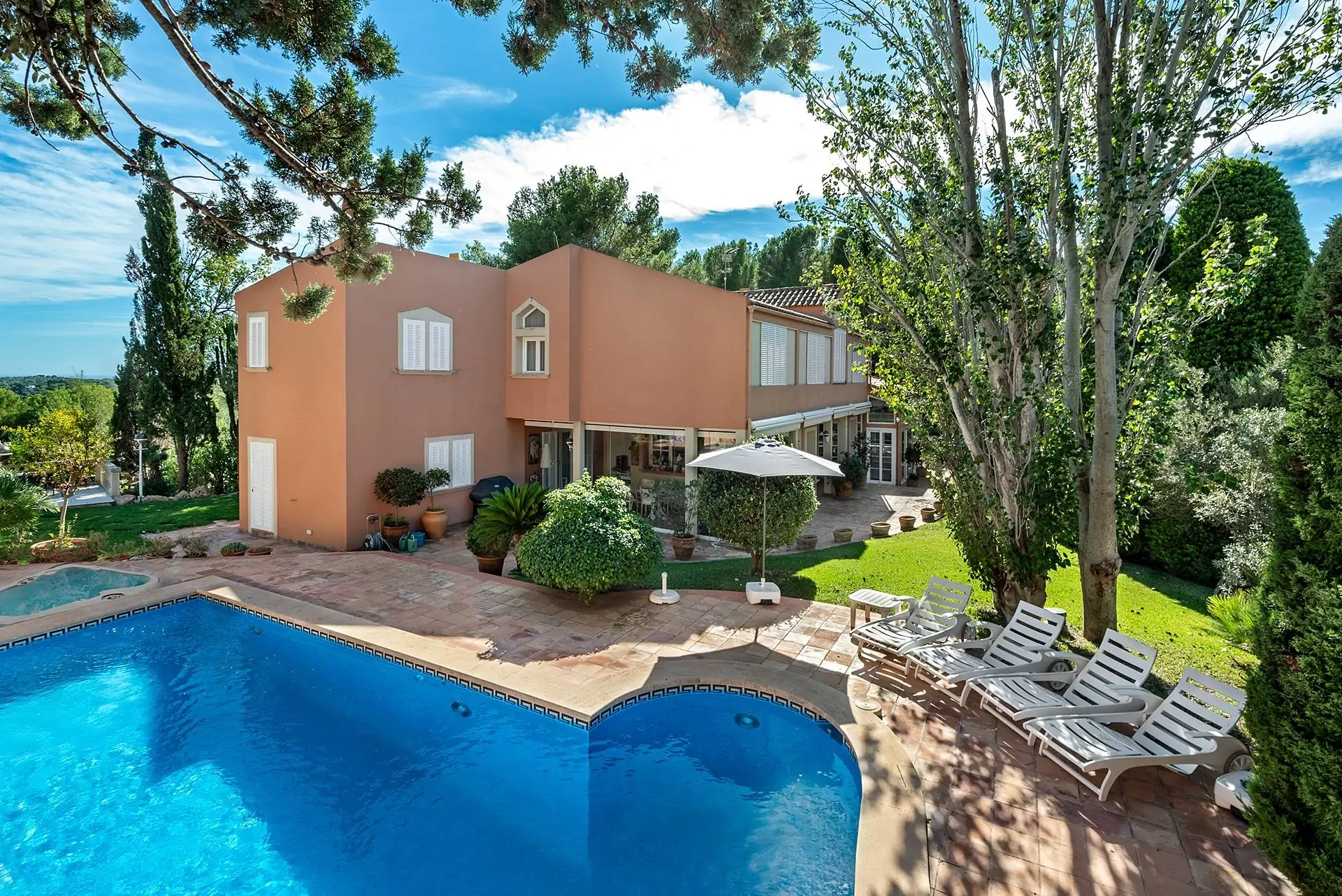 Villa exclusiva en zona tranquila de Son Vida, con vistas a la bahía de Palma
