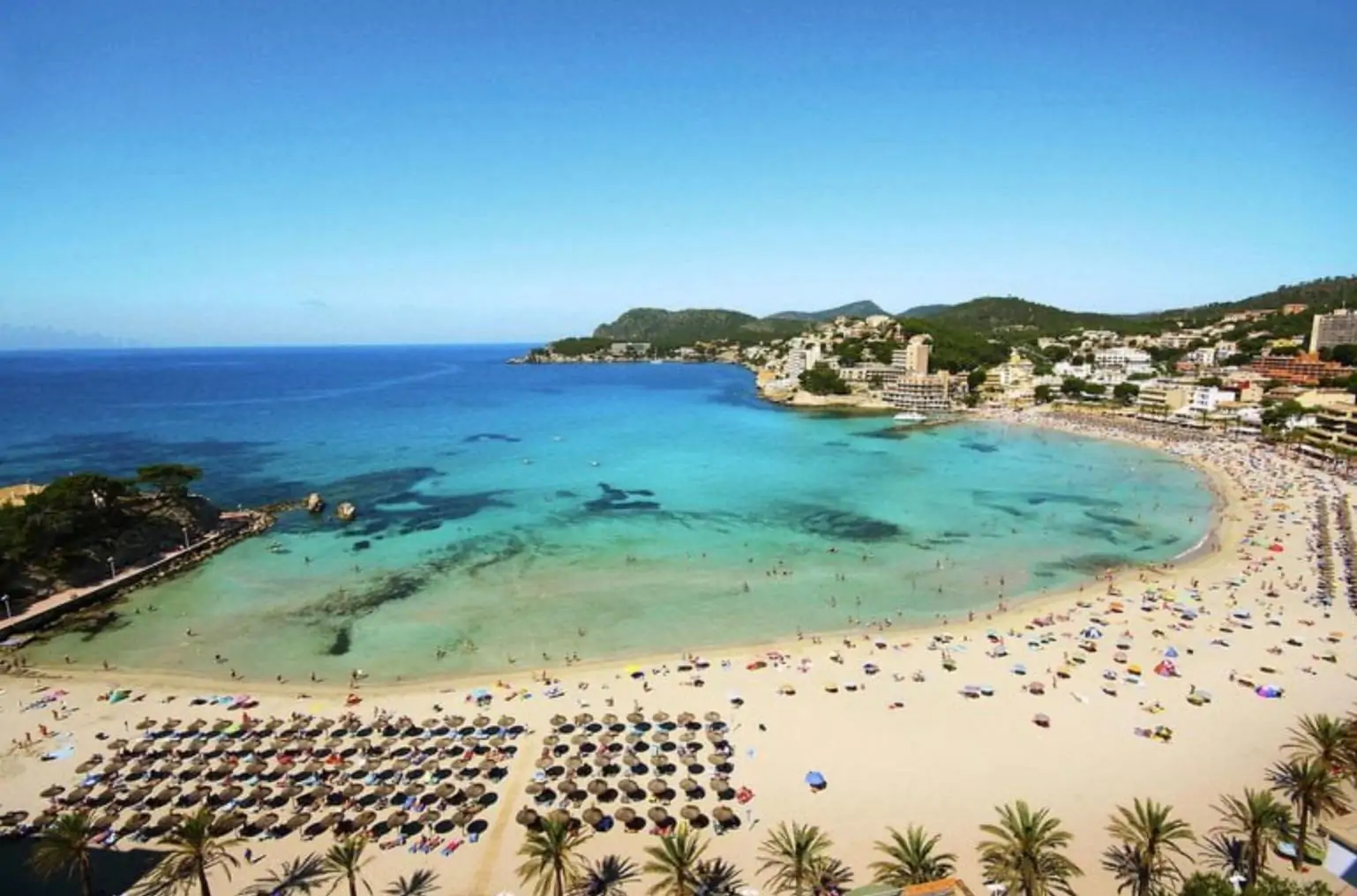 Exclusivo piso reformado en Peguera con terraza y acceso directo a la playa