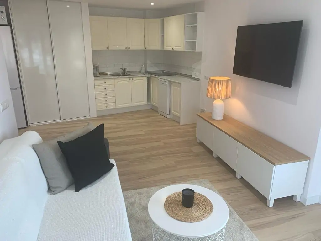 Exclusivo piso reformado en Peguera con terraza y acceso directo a la playa