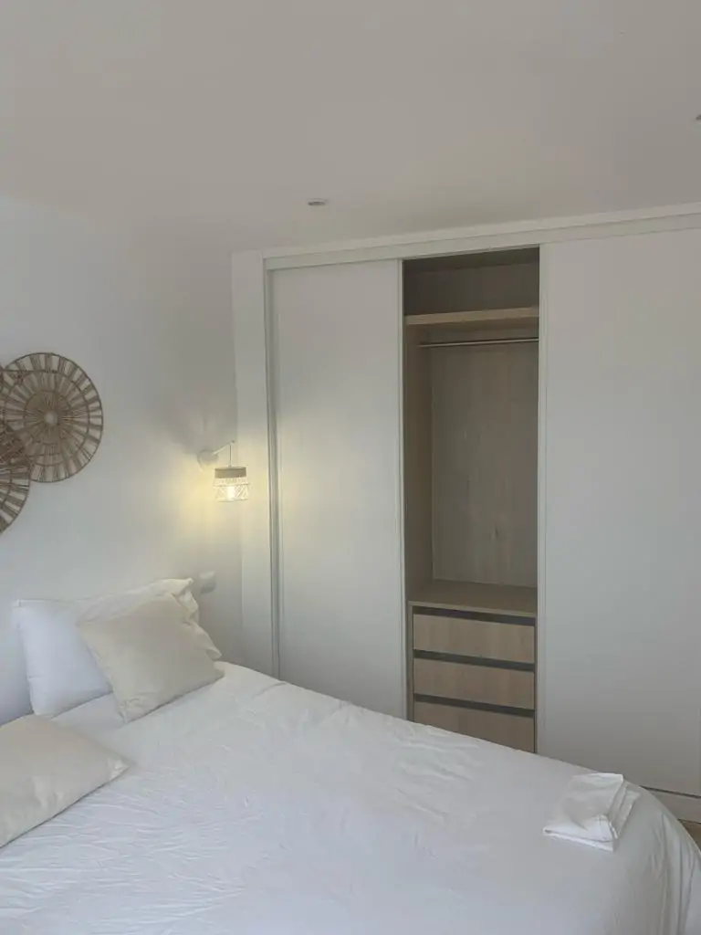 Exclusivo piso reformado en Peguera con terraza y acceso directo a la playa