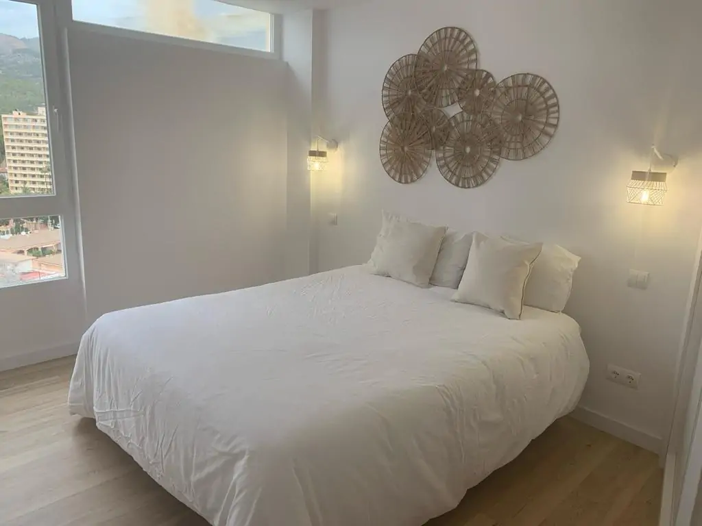 Exclusivo piso reformado en Peguera con terraza y acceso directo a la playa
