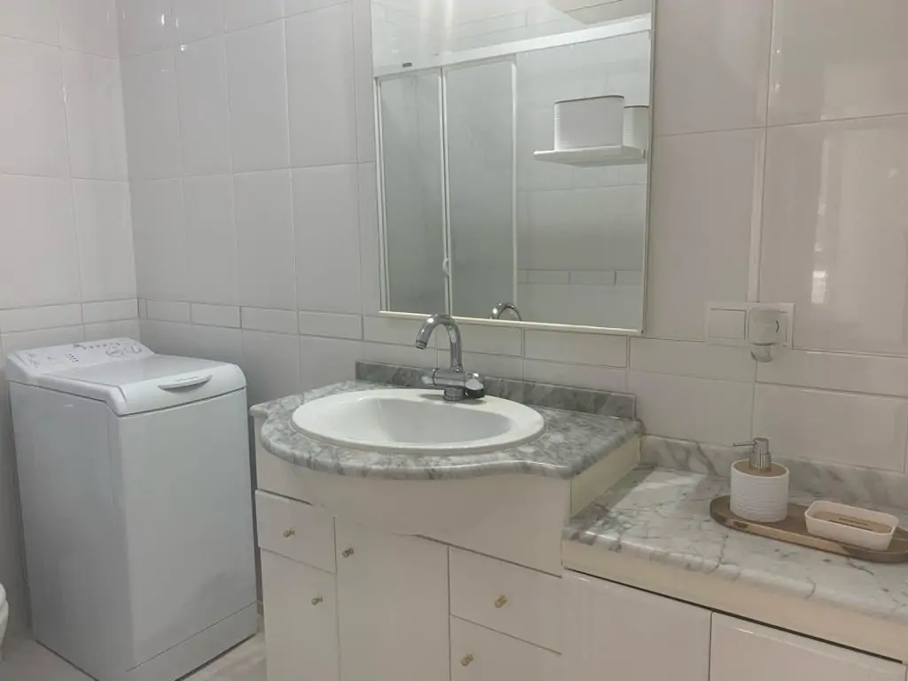 Exclusivo piso reformado en Peguera con terraza y acceso directo a la playa