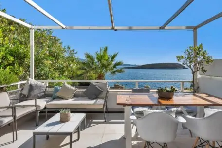Exclusive Duplex with Direct Sea Access in Cala Vinyas.
