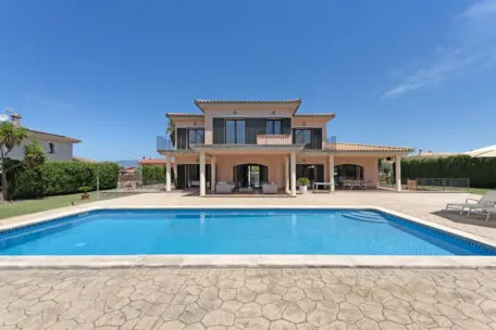 Exclusive Villa with Swimming Pool in One of the Best Areas of Marratx&iacute;