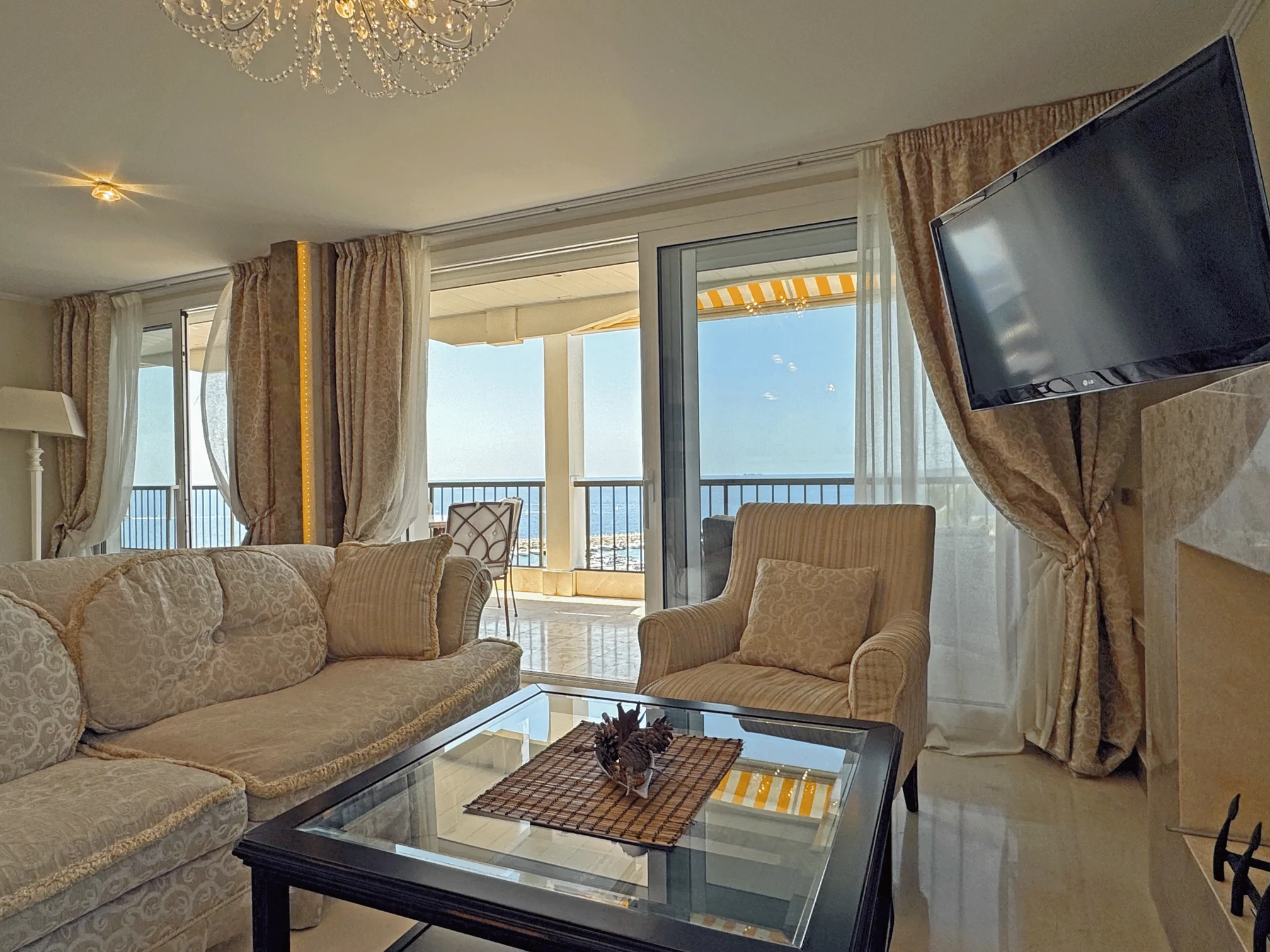 Exclusivo ático con espectaculares vistas al mar y al puerto en Puerto Portals