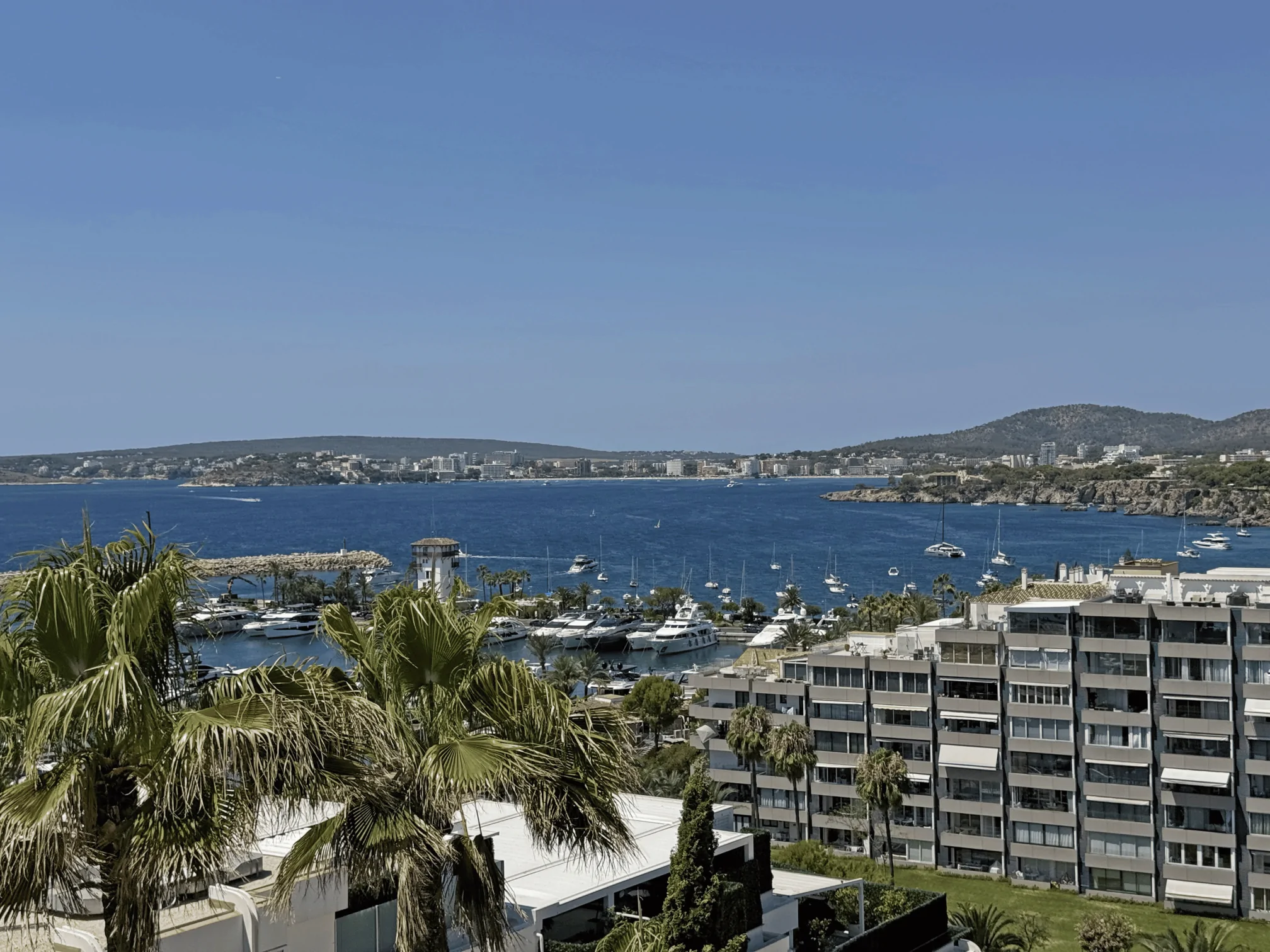 Exclusivo ático con espectaculares vistas al mar y al puerto en Puerto Portals