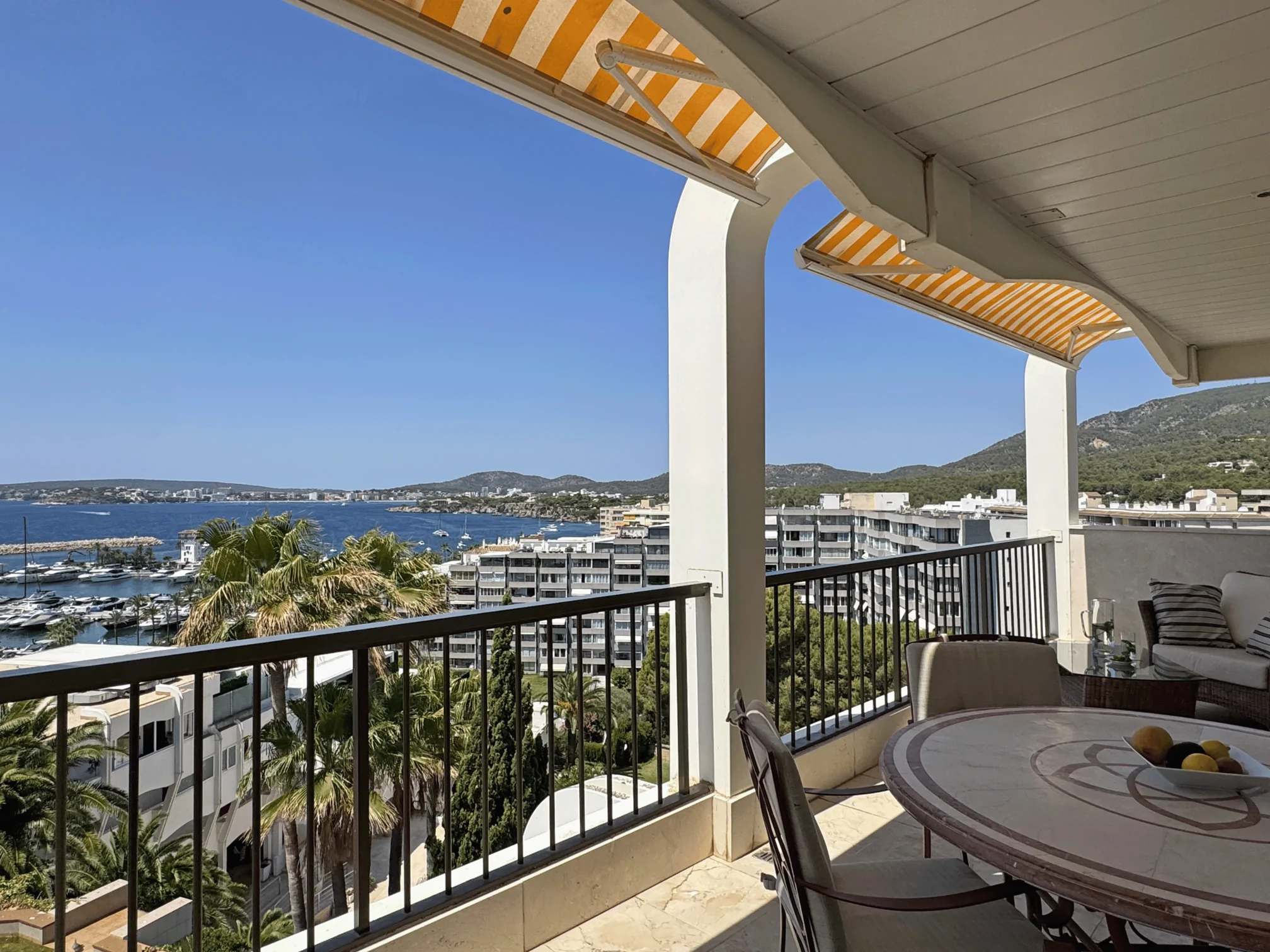 Exclusivo ático con espectaculares vistas al mar y al puerto en Puerto Portals