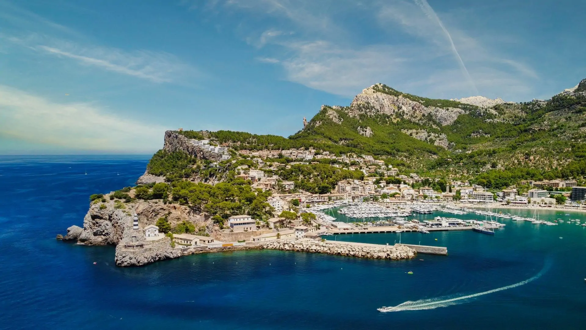 Villa moderna con vistas espectaculares al puerto de S&oacute;ller en un entorno id&iacute;lico