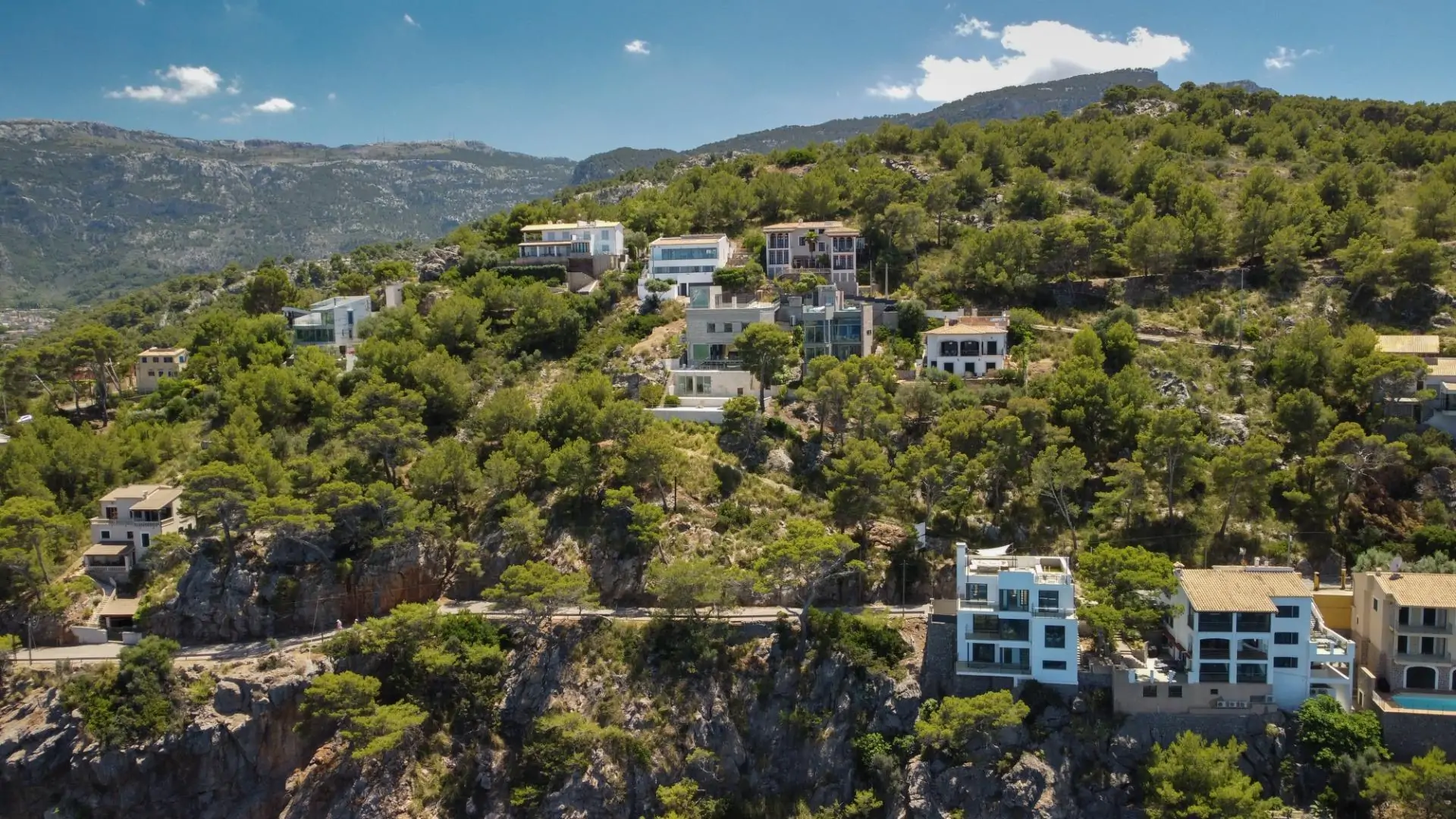 Villa moderna con vistas espectaculares al puerto de S&oacute;ller en un entorno id&iacute;lico