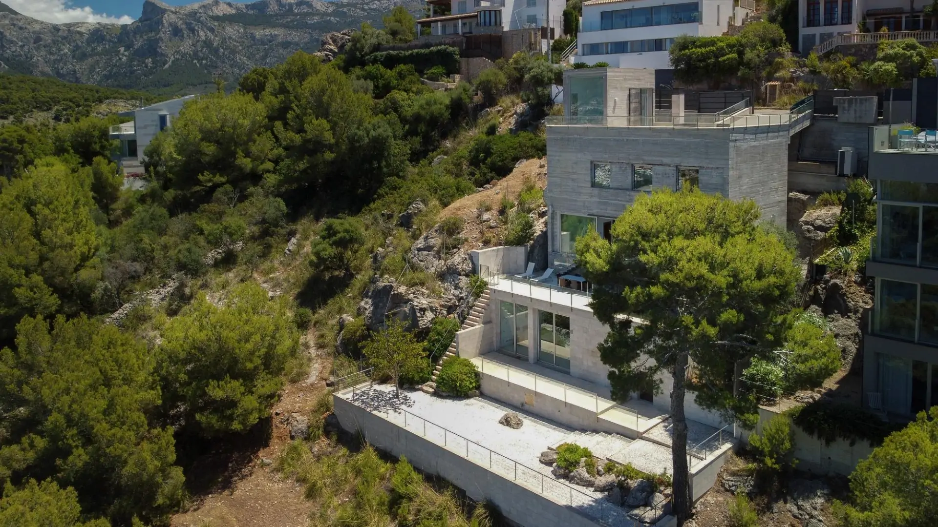 Villa moderna con vistas espectaculares al puerto de S&oacute;ller en un entorno id&iacute;lico