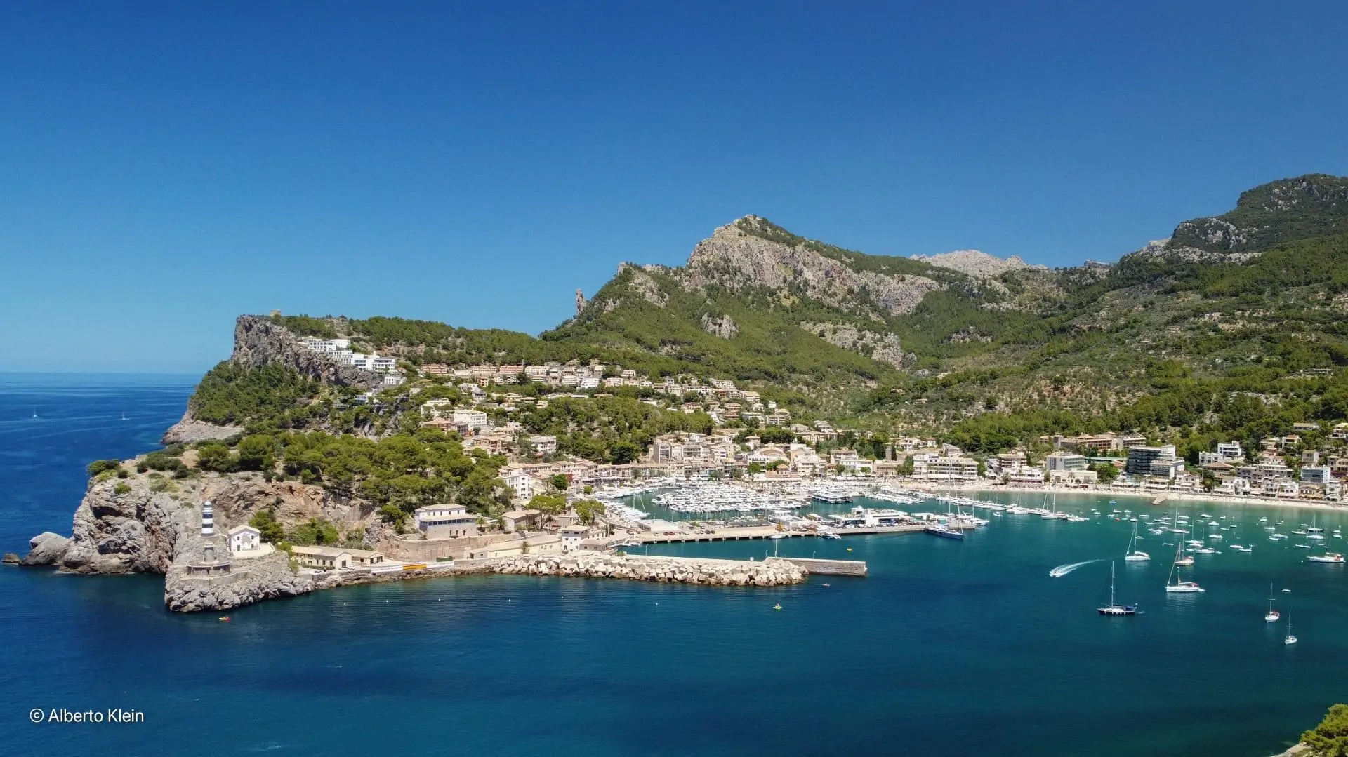 Villa moderna con vistas espectaculares al puerto de S&oacute;ller en un entorno id&iacute;lico