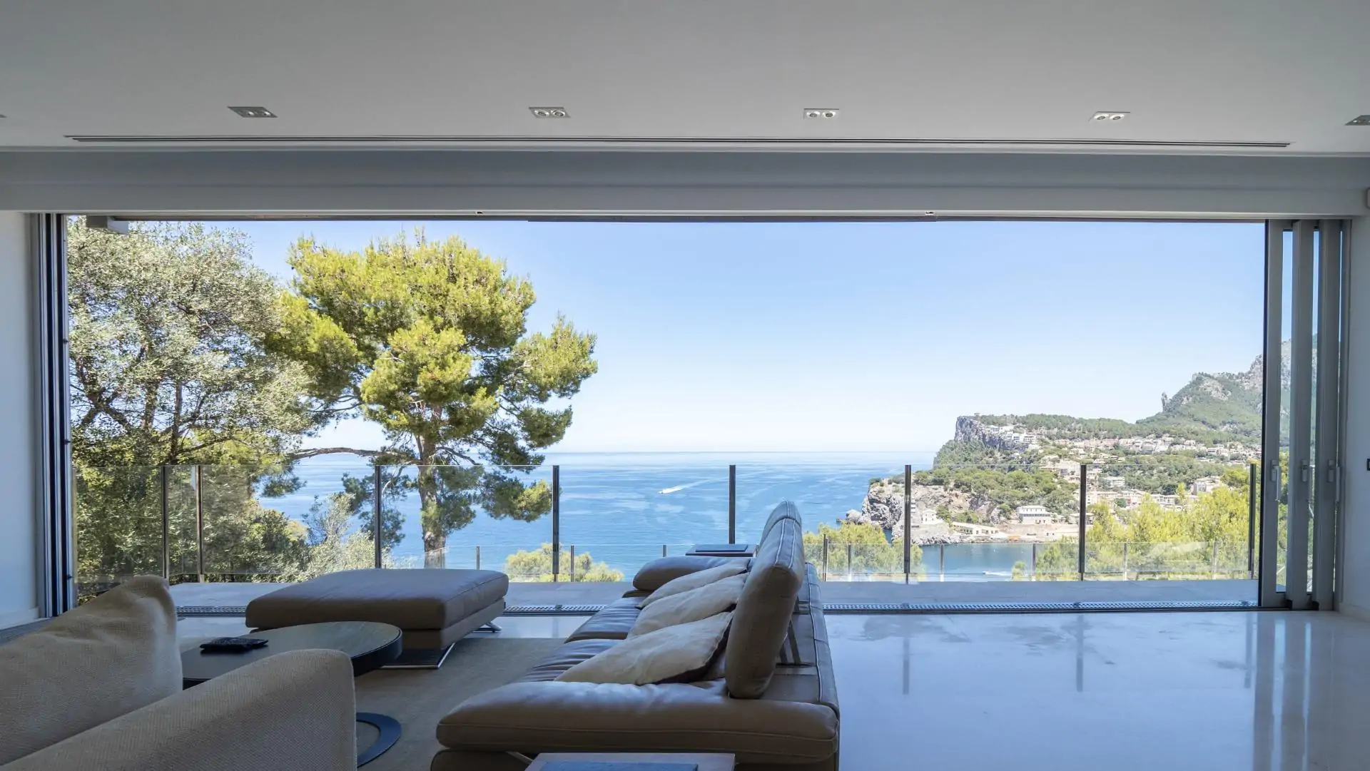 Villa moderna con vistas espectaculares al puerto de S&oacute;ller en un entorno id&iacute;lico