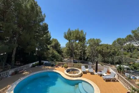 Exceptional Investment Opportunity: Spacious Property with License for a Single-Family Home