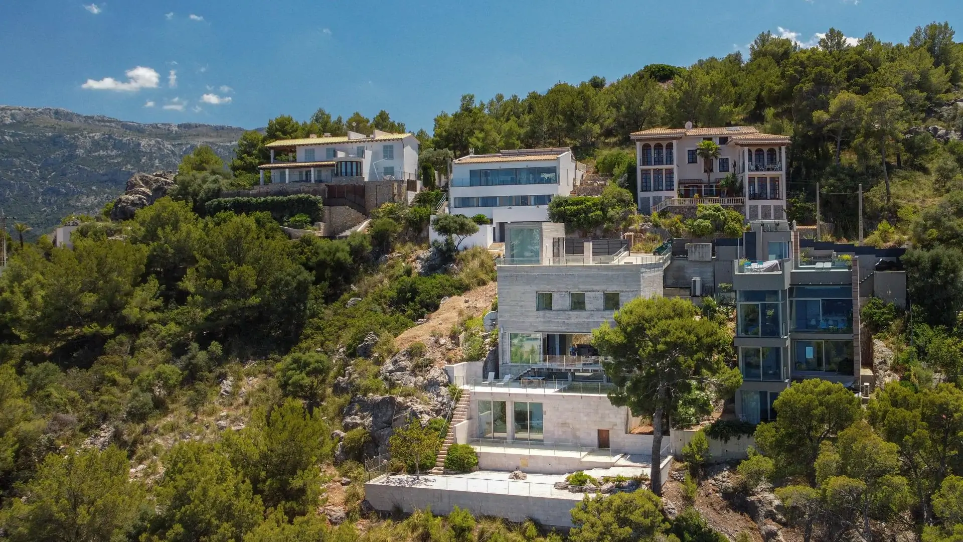 Villa moderna con vistas espectaculares al puerto de S&oacute;ller en un entorno id&iacute;lico