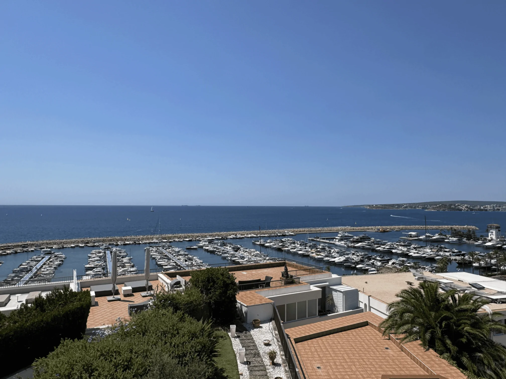 Exclusivo ático con espectaculares vistas al mar y al puerto en Puerto Portals