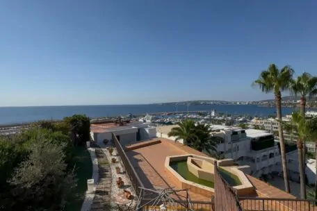 Beautiful apartment to renovate with sea views
