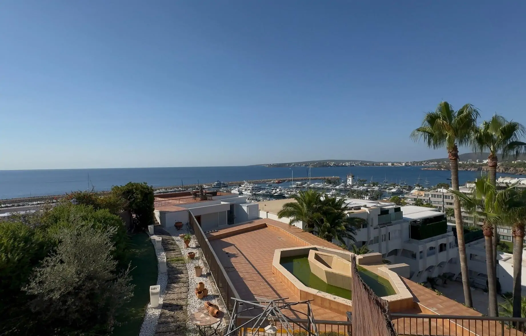 Precioso piso para reformar con vistas al mar