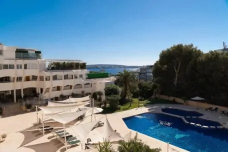 Beautiful apartment to renovate with sea views