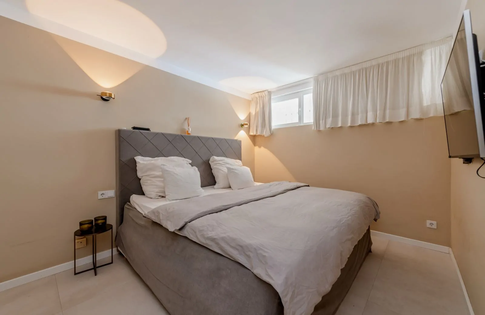 Apartamento reformado en Puerto Portals con vistas parciales al mar.