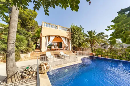 Elegant villa in Bendinat with two independent homes