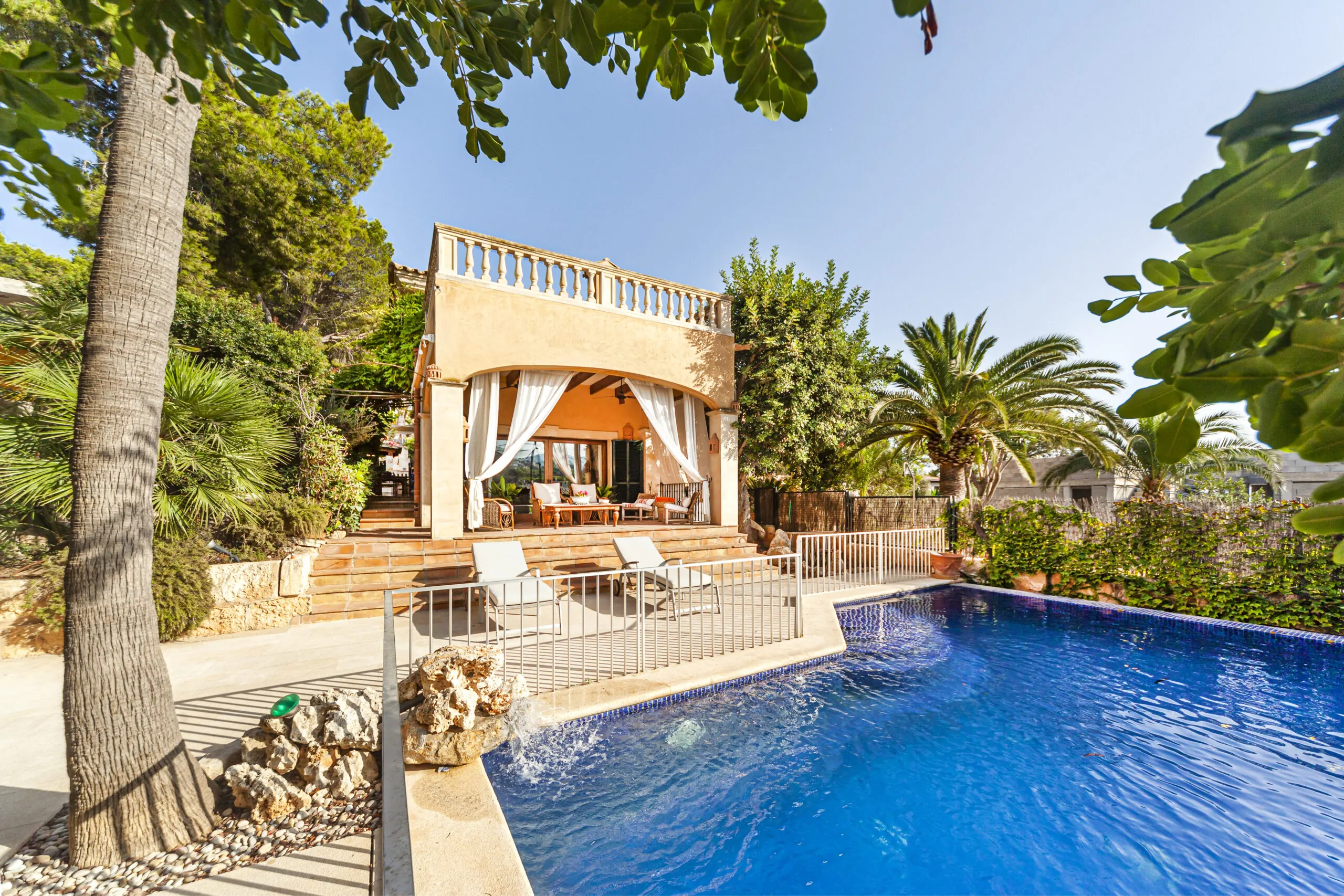 Excepcional villa en Bendinat con dos viviendas independientes