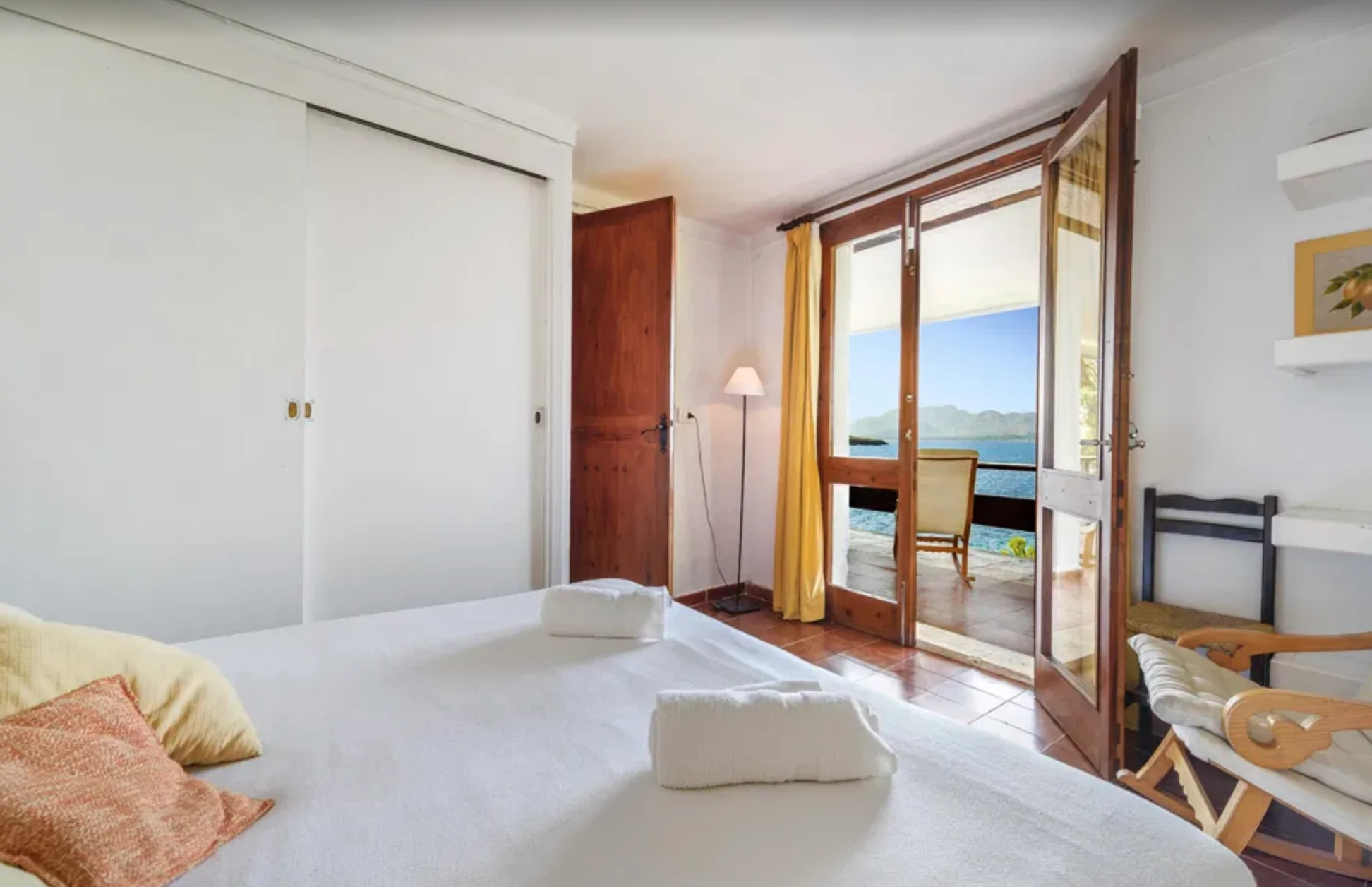 Exclusiva residencia frente al mar con acceso directo y magn&iacute;ficas puestas de sol