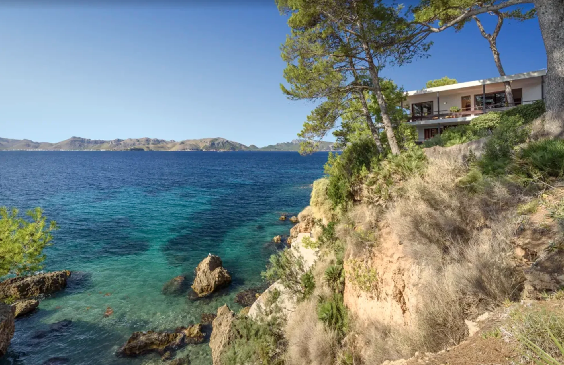 Exclusiva residencia frente al mar con acceso directo y magn&iacute;ficas puestas de sol