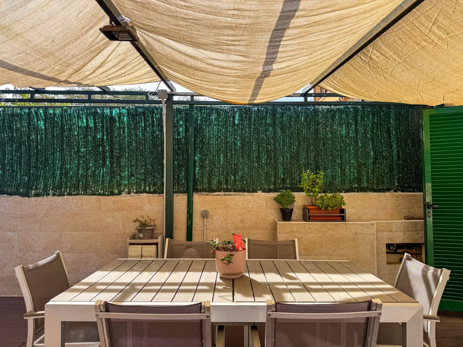 Planta baja reformada con amplio jard&iacute;n privado y azotea en Son Caliu